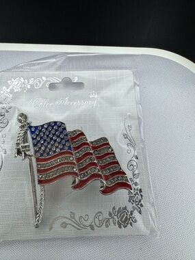 American Flag Rhinestone Brooch Pin USA Patriotic Silver Tone New